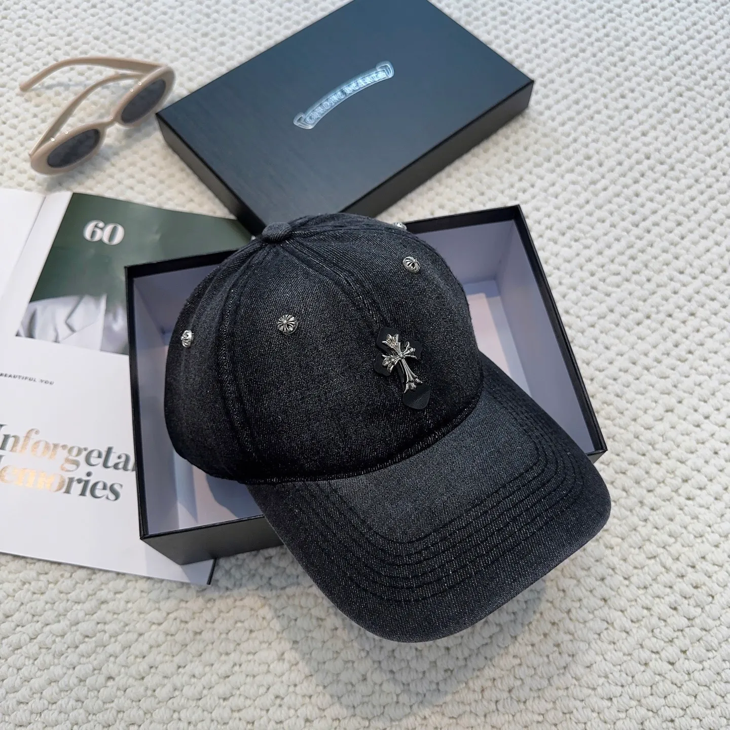 P60 Crow Heart 🆕🆕25 new washed denim baseball cap, personalized fashion classic cross logo, casual with a cool feeling, unisex style, same style for men and women! Very easy to match! Head circumference: 56-58cm is available